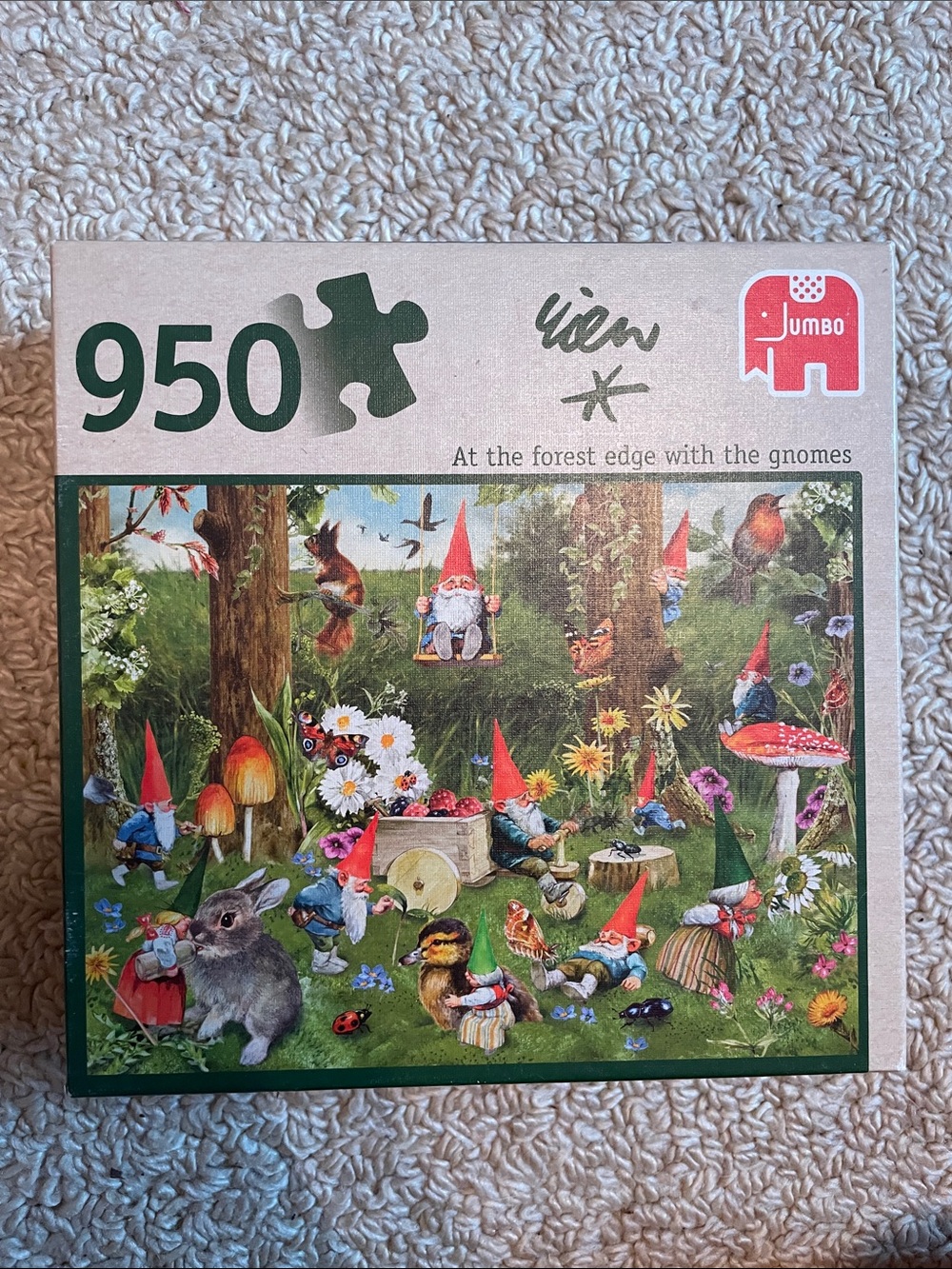 At the forest edge with the gnomes - 950 piece puzzle